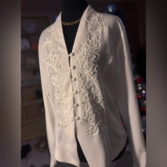 Vintage White Embroidered Button Down Shirt - Picture 2 of 2